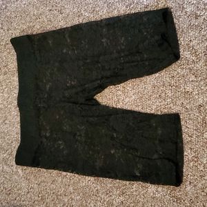 Forever 21 floral lace Bermuda leggings